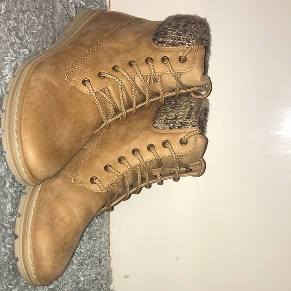 white mountain boots waterproof